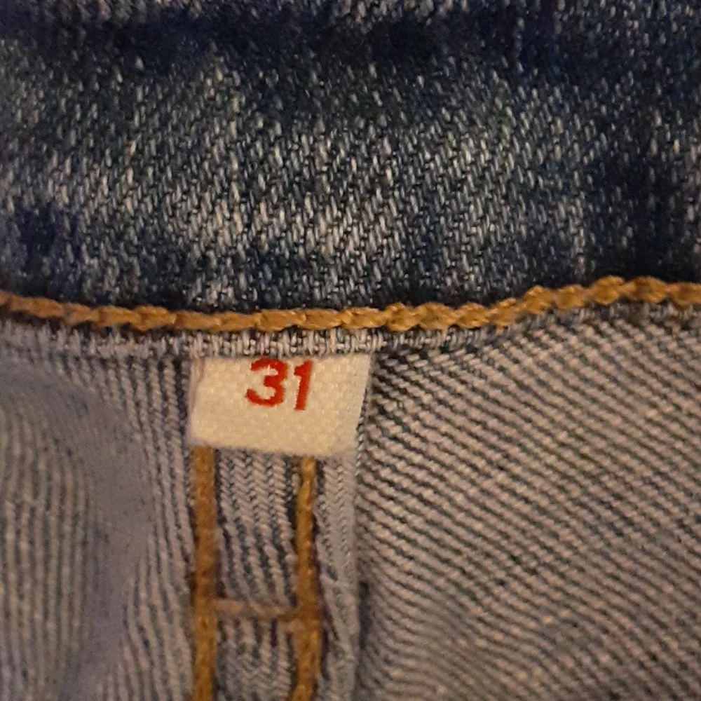 Levi's classic factory distressed stretch blue jeans denim shorts size 31 EUC…